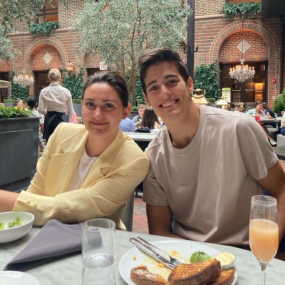 Meet your Posher, Anjela - Picture 3 of 3